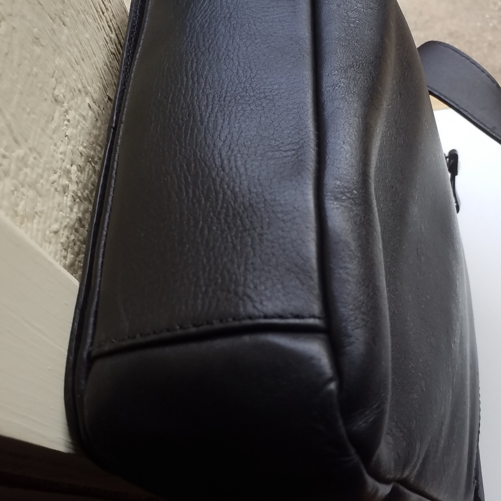 Men's Black Leather Crossbody Messenger Bag - Picture 8 of 9